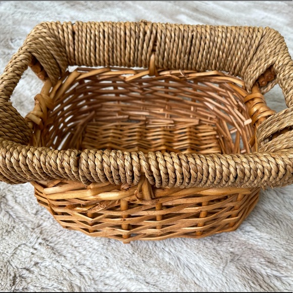 Wicker basket - Picture 2 of 8